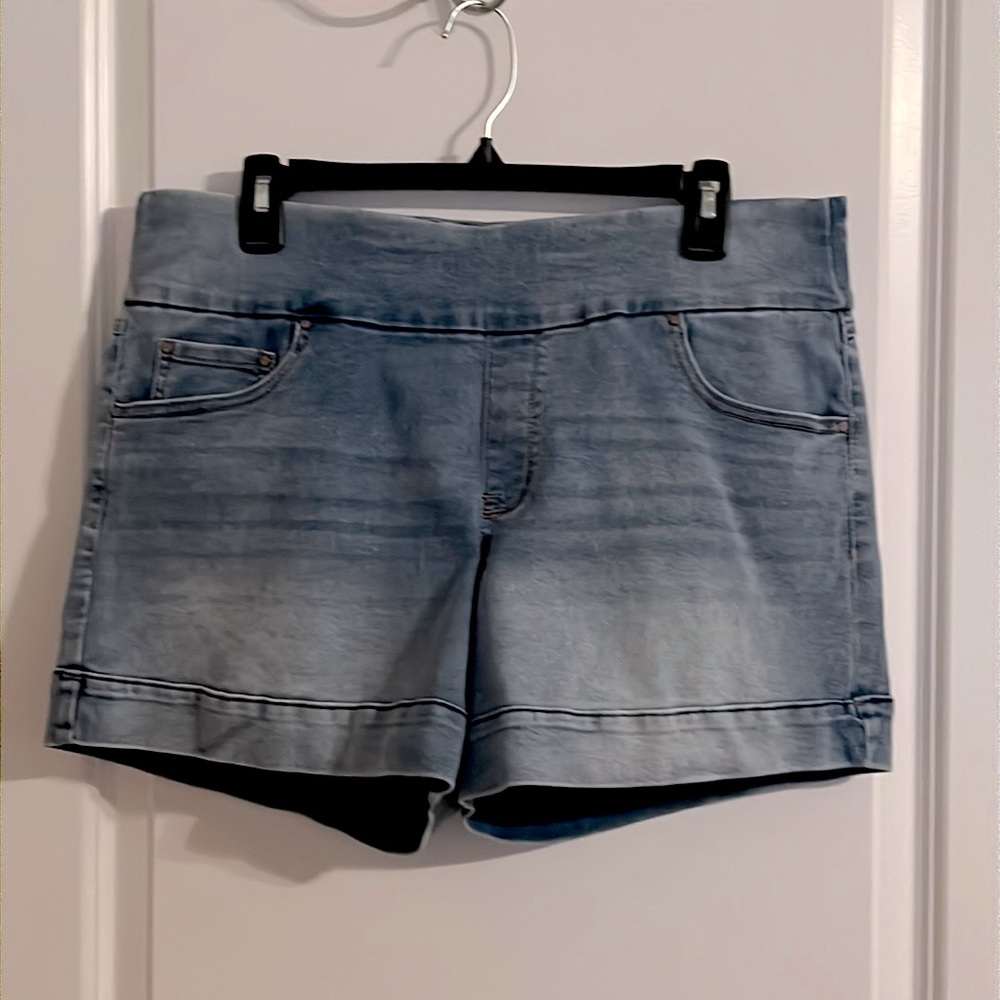 Ladies Pull-on Denim Shorts size Large